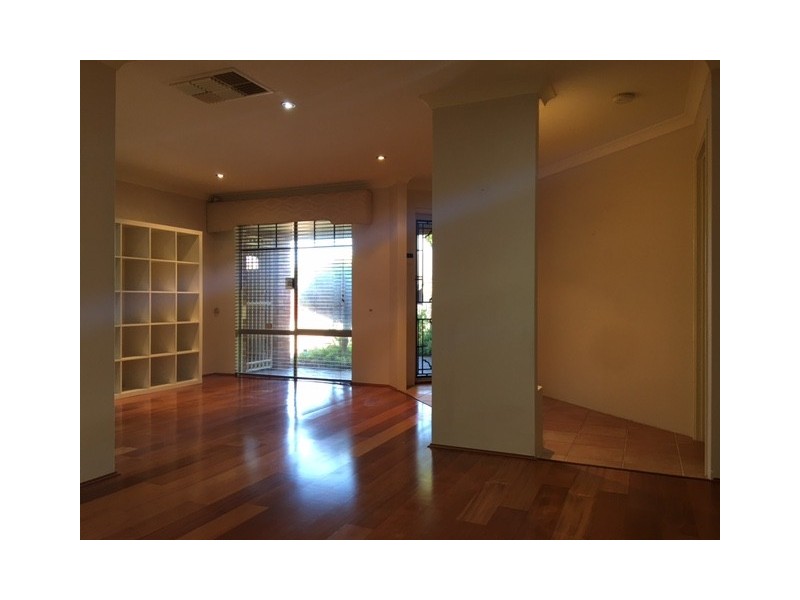 16 Ellesmere Circuit, Success WA 6164