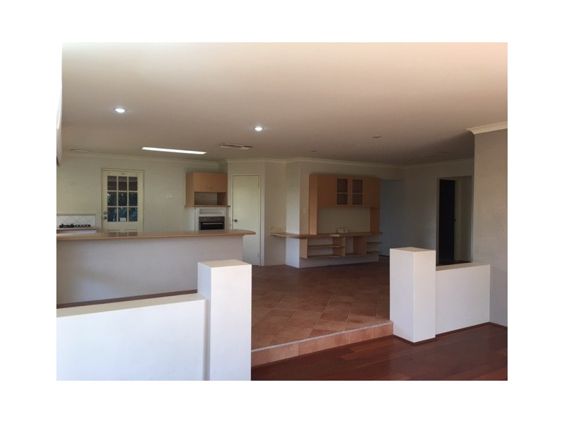 16 Ellesmere Circuit, Success WA 6164