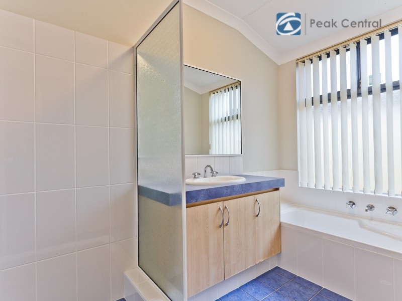 107 Baningan Ave, Success WA 6164