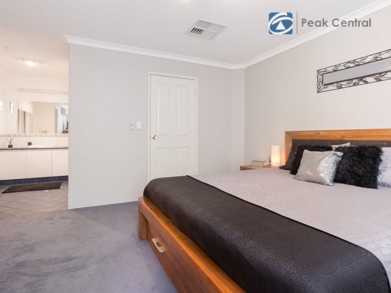 3 Lakehurst Way, Atwell WA 6164