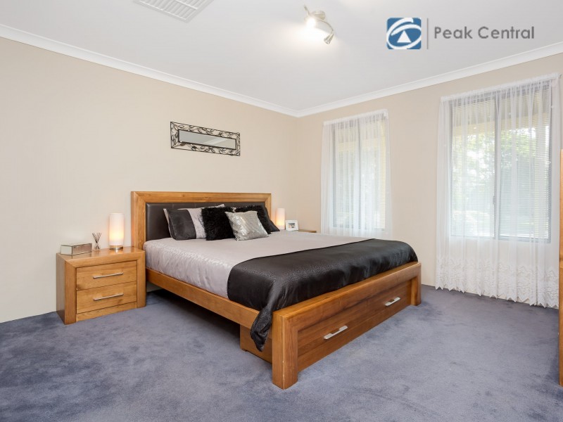 3 Lakehurst Way, Atwell WA 6164