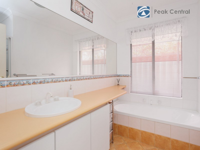 3 Lakehurst Way, Atwell WA 6164