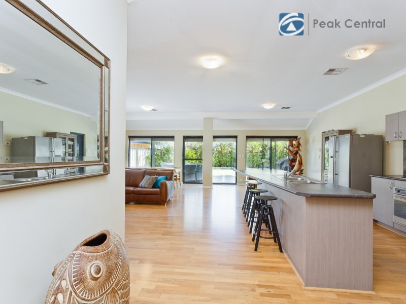 4 Cressida Parkway, Success WA 6164