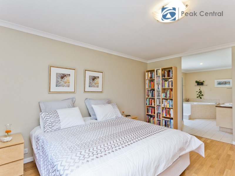 4 Cressida Parkway, Success WA 6164