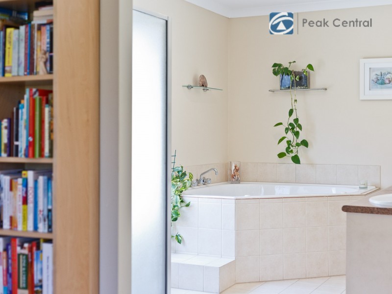 4 Cressida Parkway, Success WA 6164