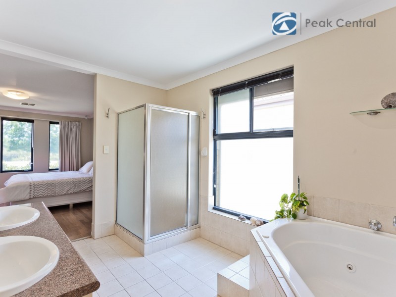 4 Cressida Parkway, Success WA 6164