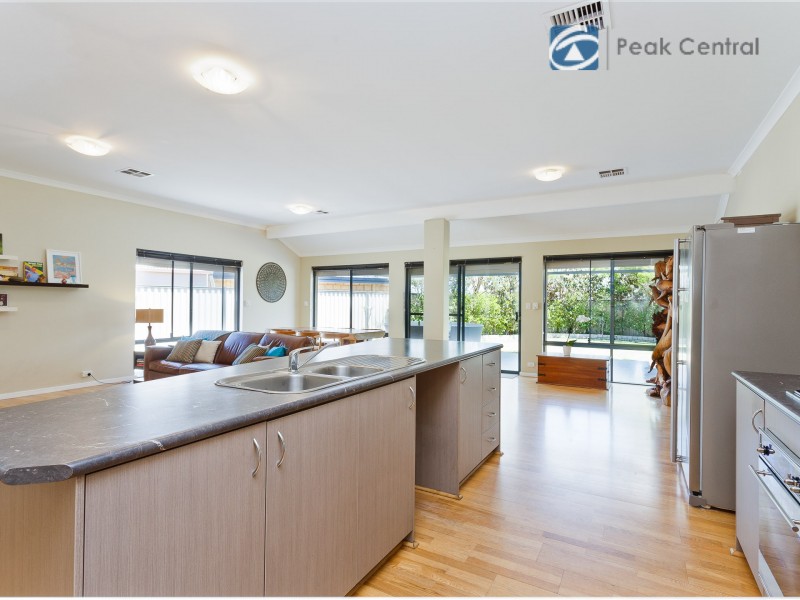 4 Cressida Parkway, Success WA 6164