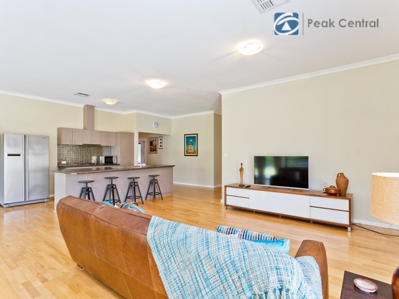 4 Cressida Parkway, Success WA 6164