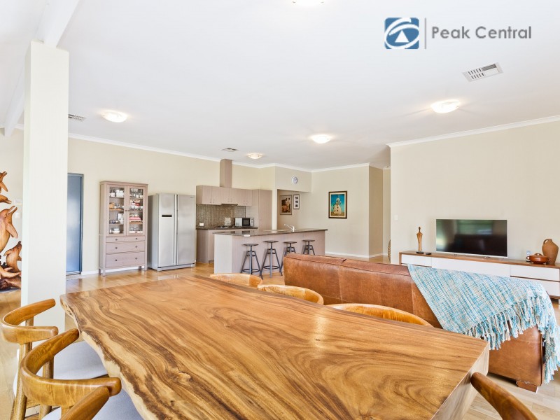 4 Cressida Parkway, Success WA 6164