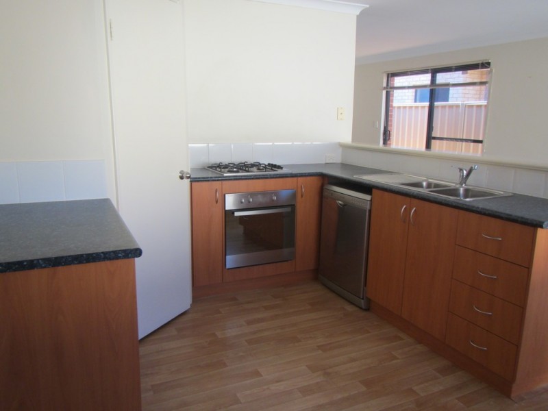 7 Barfield Road, Hammond Park WA 6164