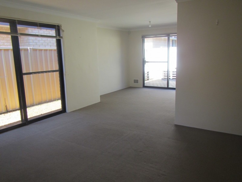 7 Barfield Road, Hammond Park WA 6164