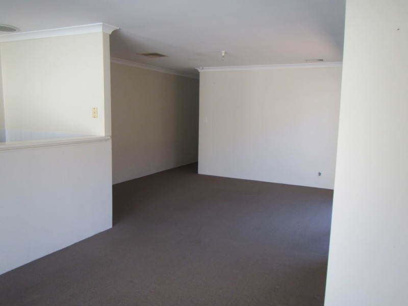 7 Barfield Road, Hammond Park WA 6164