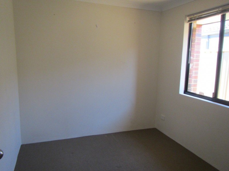 7 Barfield Road, Hammond Park WA 6164