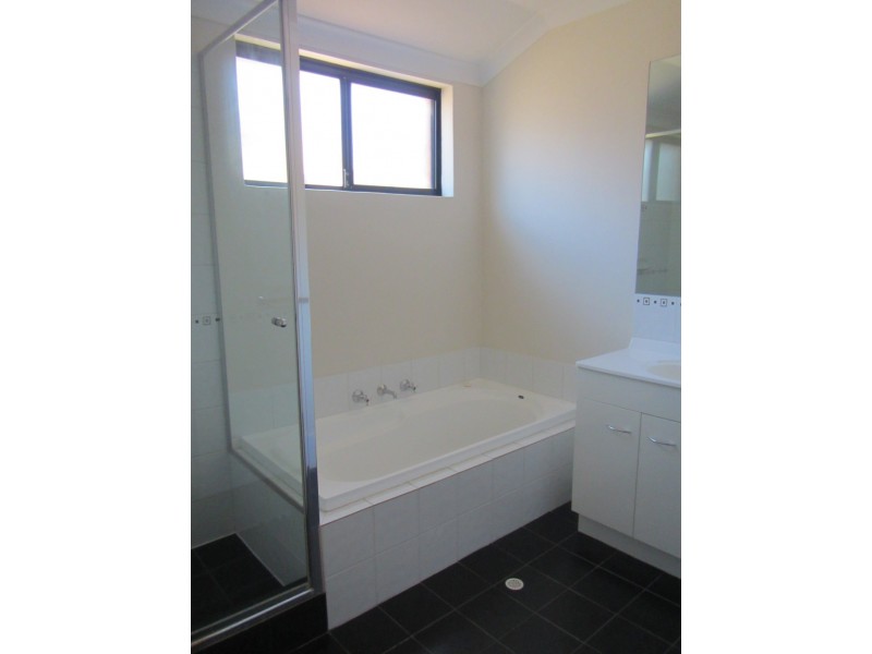 7 Barfield Road, Hammond Park WA 6164