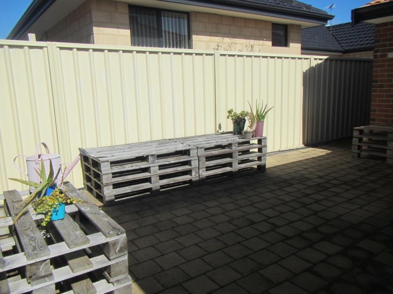 7 Barfield Road, Hammond Park WA 6164