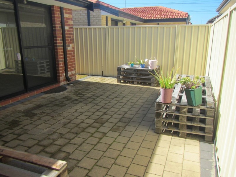 7 Barfield Road, Hammond Park WA 6164