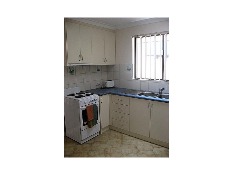 41, Room 3 Davies Crescent, Kardinya WA 6163