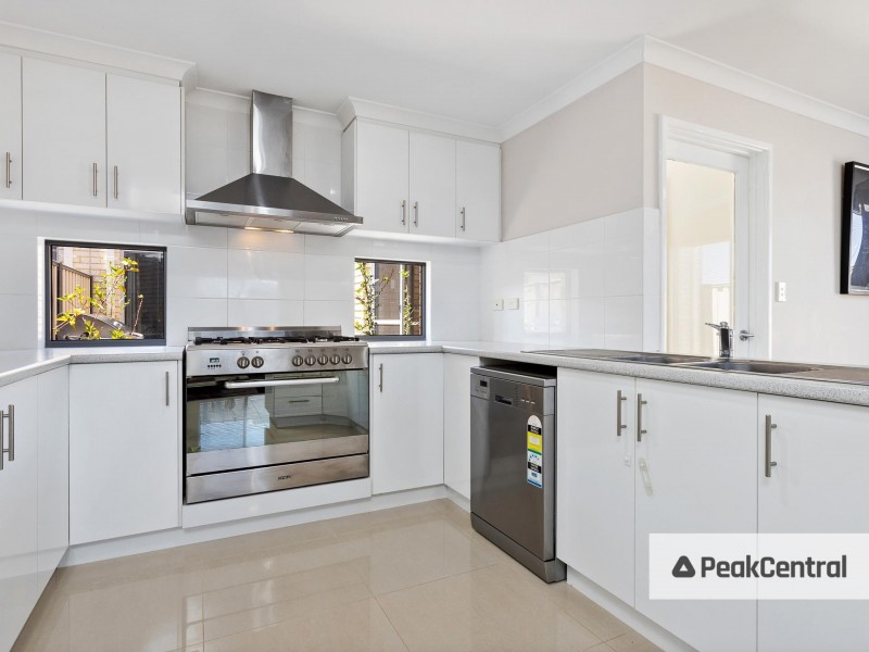 8b Spruce Terrace, Aubin Grove WA 6164