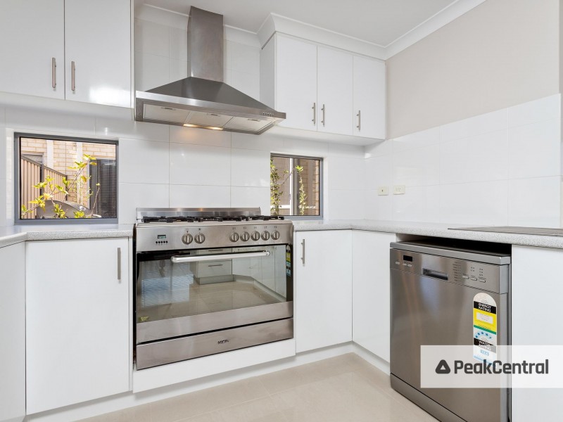 8b Spruce Terrace, Aubin Grove WA 6164