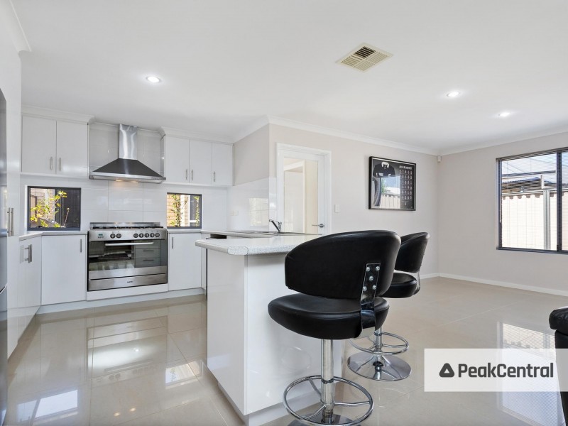8b Spruce Terrace, Aubin Grove WA 6164