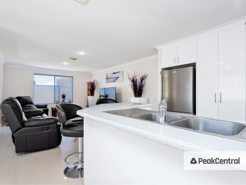 8b Spruce Terrace, Aubin Grove WA 6164