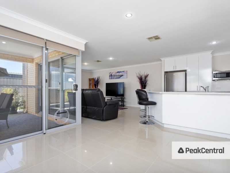 8b Spruce Terrace, Aubin Grove WA 6164
