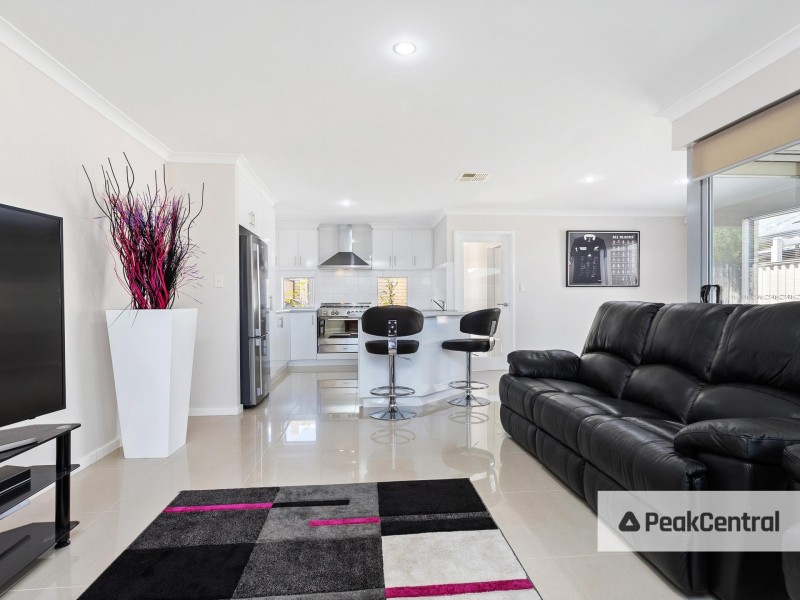 8b Spruce Terrace, Aubin Grove WA 6164