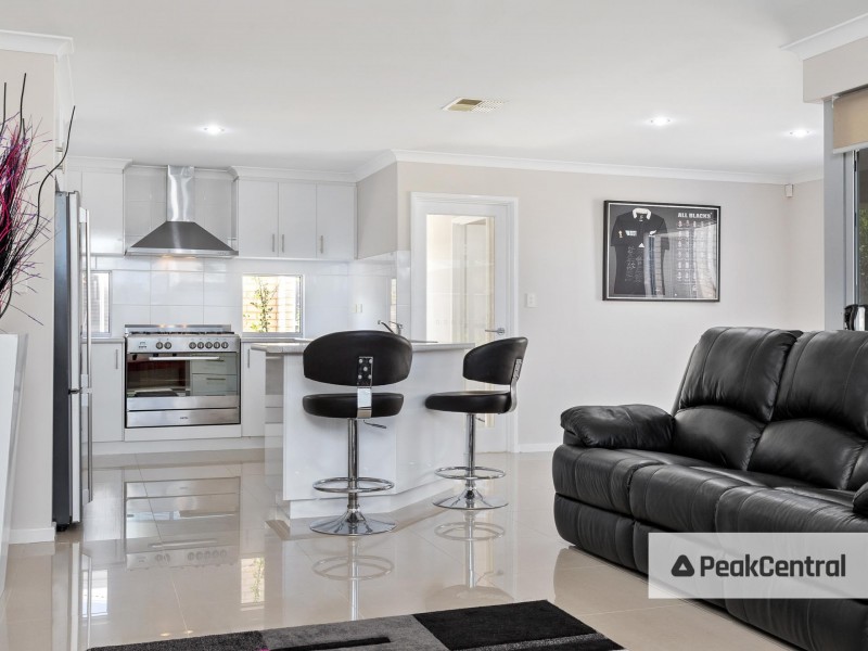 8b Spruce Terrace, Aubin Grove WA 6164