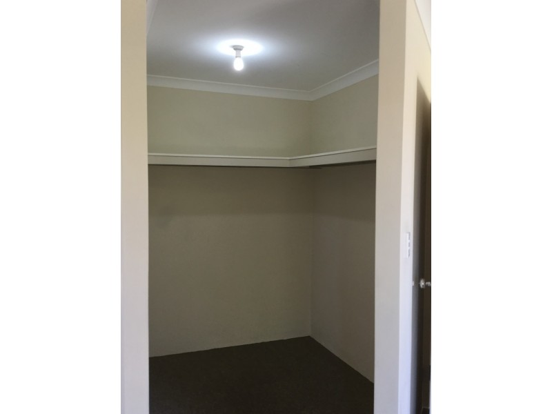 8 Ostling Ave, Bertram WA 6167