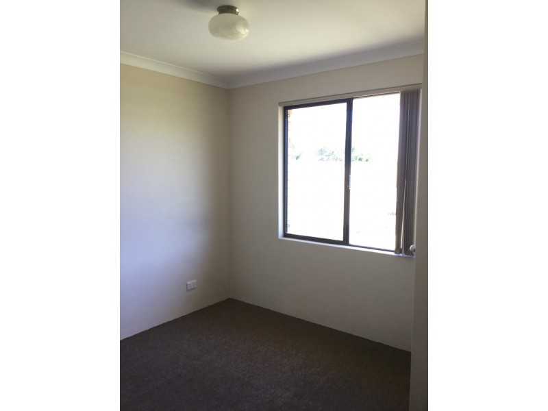 8 Ostling Ave, Bertram WA 6167