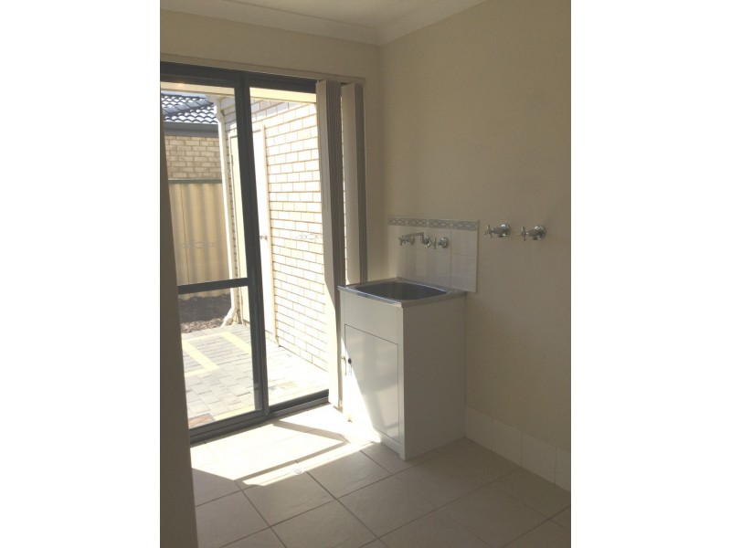 8 Ostling Ave, Bertram WA 6167