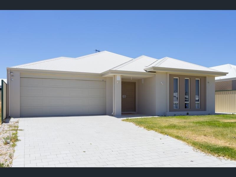 11 Gaebler Road, Hammond Park WA 6164