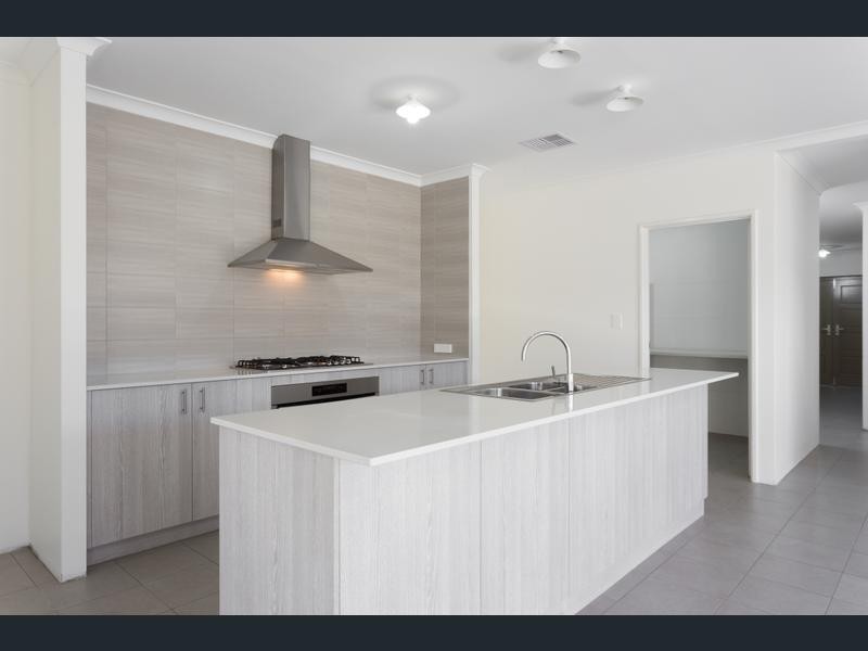 11 Gaebler Road, Hammond Park WA 6164