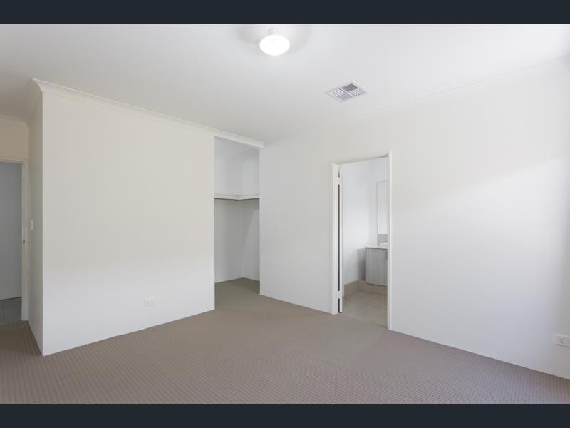 11 Gaebler Road, Hammond Park WA 6164