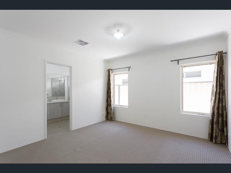 11 Gaebler Road, Hammond Park WA 6164