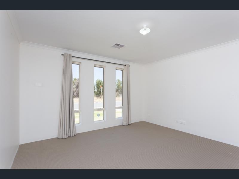 11 Gaebler Road, Hammond Park WA 6164