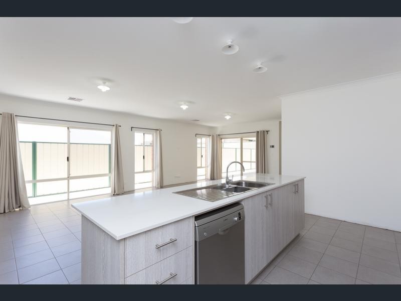 11 Gaebler Road, Hammond Park WA 6164