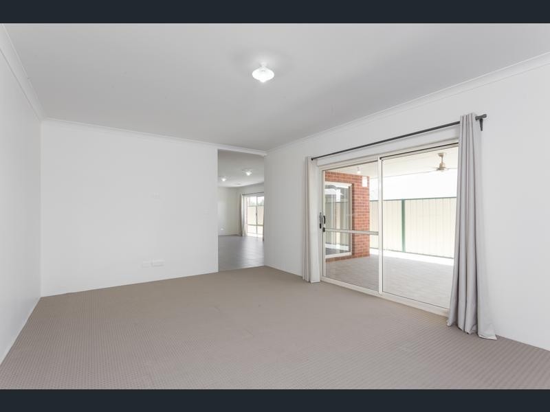 11 Gaebler Road, Hammond Park WA 6164