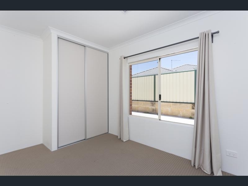 11 Gaebler Road, Hammond Park WA 6164