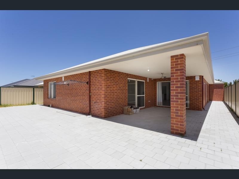 11 Gaebler Road, Hammond Park WA 6164