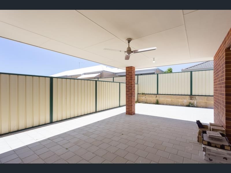 11 Gaebler Road, Hammond Park WA 6164