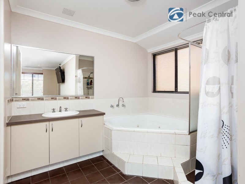 20 Swallowtail Avenue, Success WA 6164