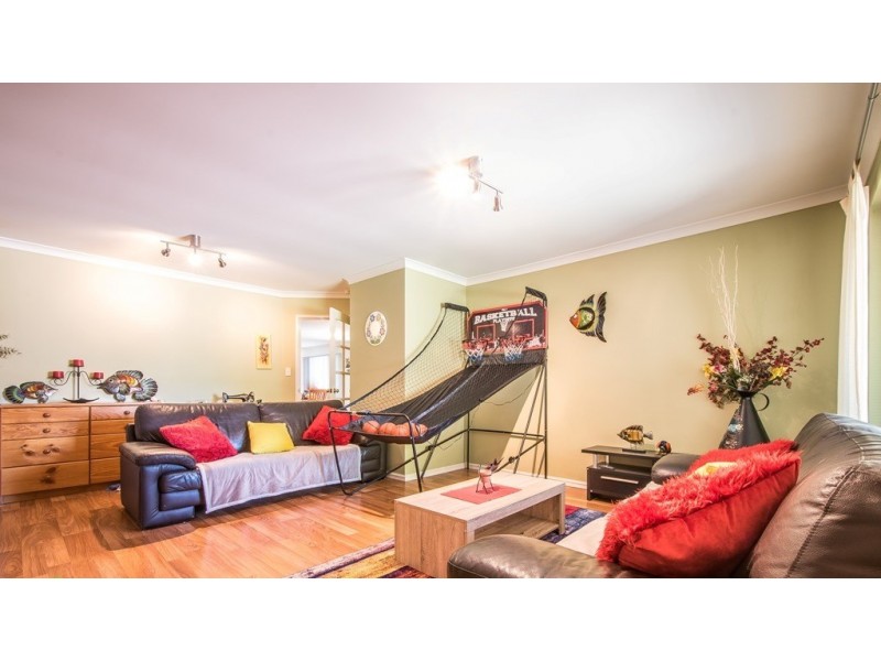 60 Folland Parade, Atwell WA 6164