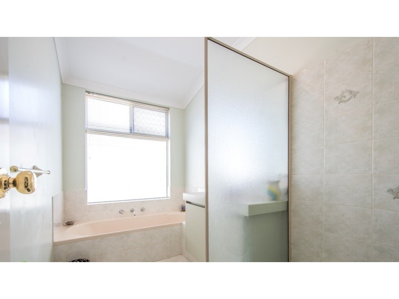 60 Folland Parade, Atwell WA 6164