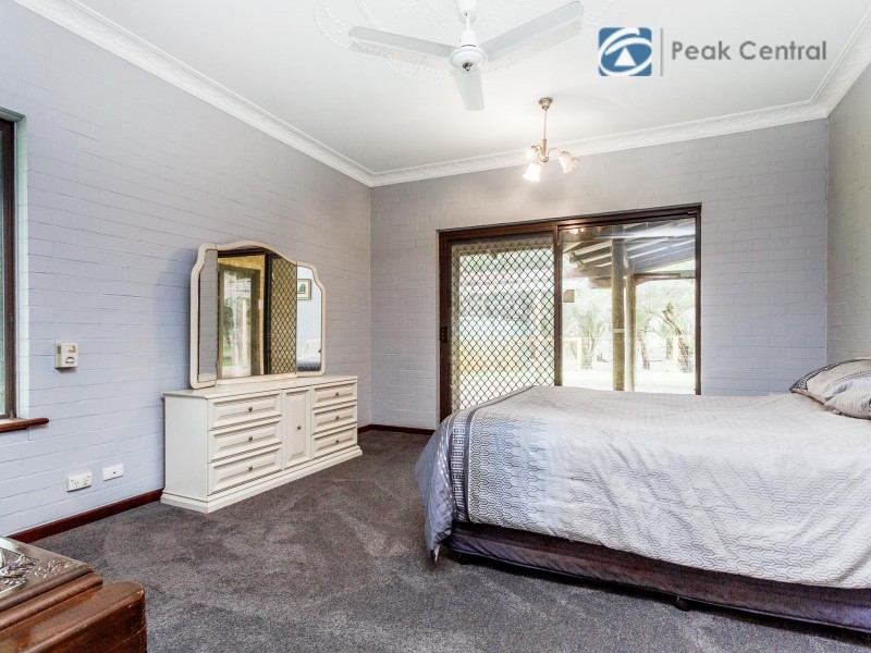 43 Blair Road, Oakford WA 6121