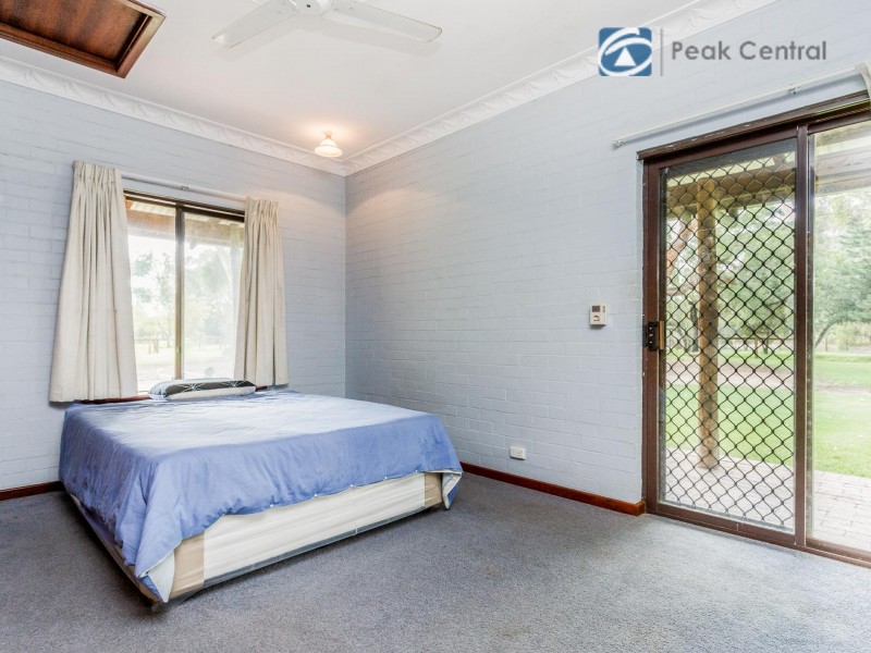 43 Blair Road, Oakford WA 6121