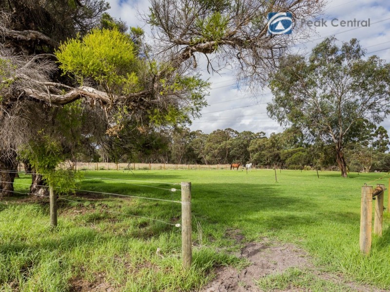 43 Blair Road, Oakford WA 6121