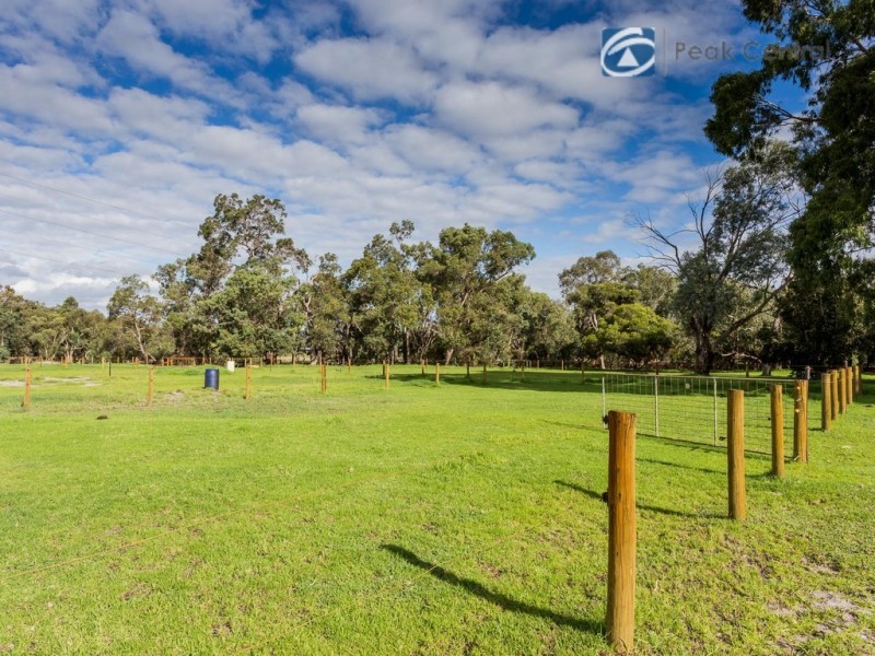 43 Blair Road, Oakford WA 6121