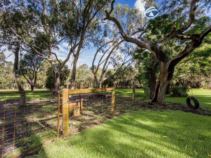 43 Blair Road, Oakford WA 6121