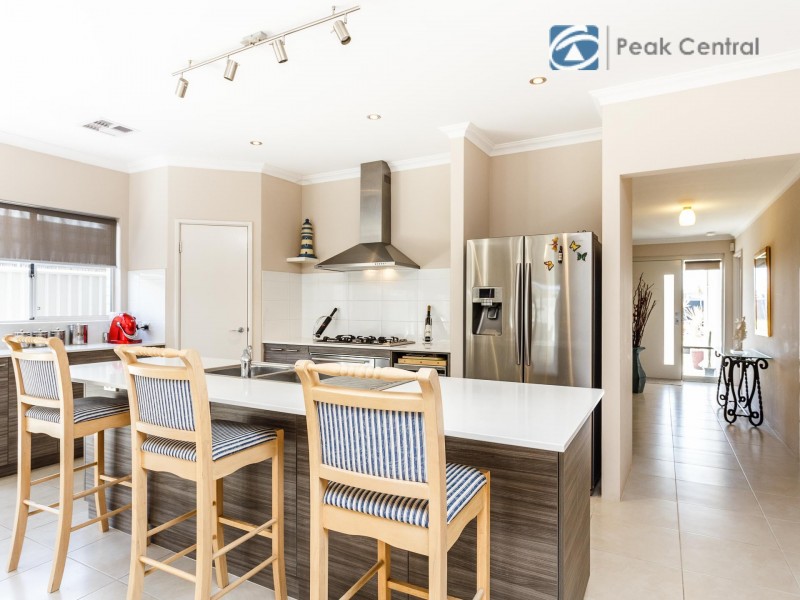 7 Lomond Crescent, Wandi WA 6167